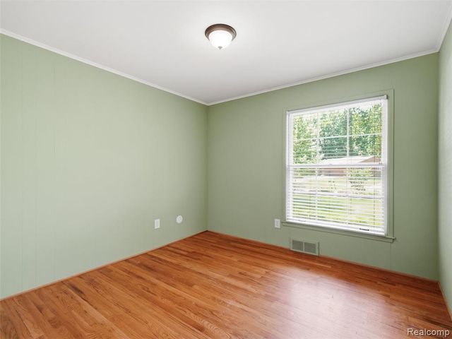 31526 Sunset Drive, Beverly Hills, MI 48025