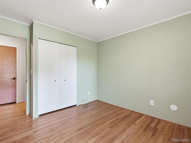31526 Sunset Drive, Beverly Hills, MI 48025