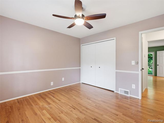 31526 Sunset Drive, Beverly Hills, MI 48025