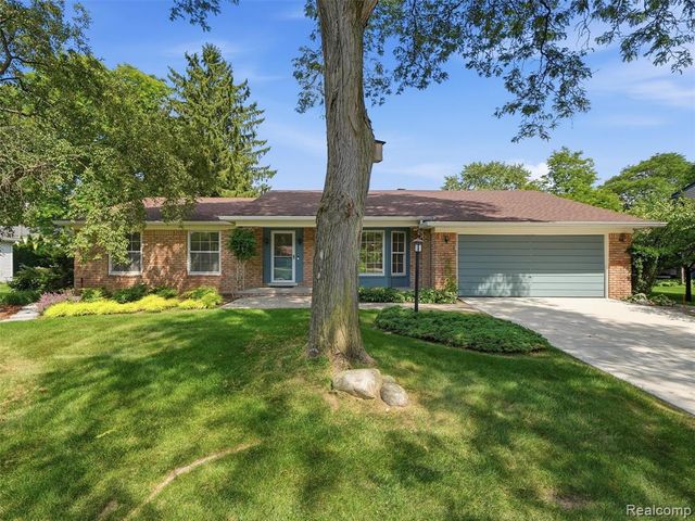 31526 Sunset Drive, Beverly Hills, MI 48025
