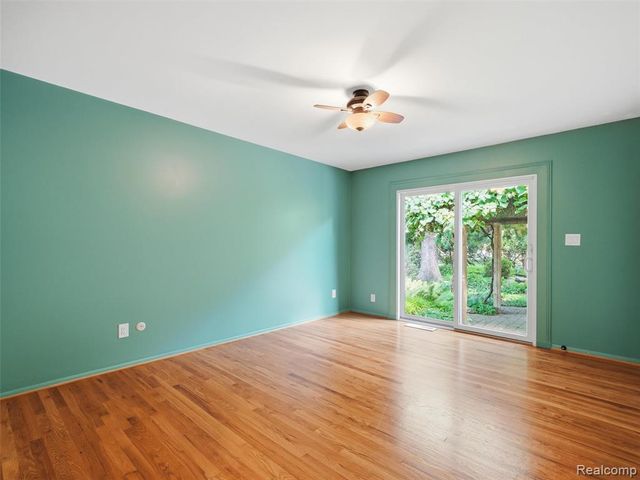 31526 Sunset Drive, Beverly Hills, MI 48025