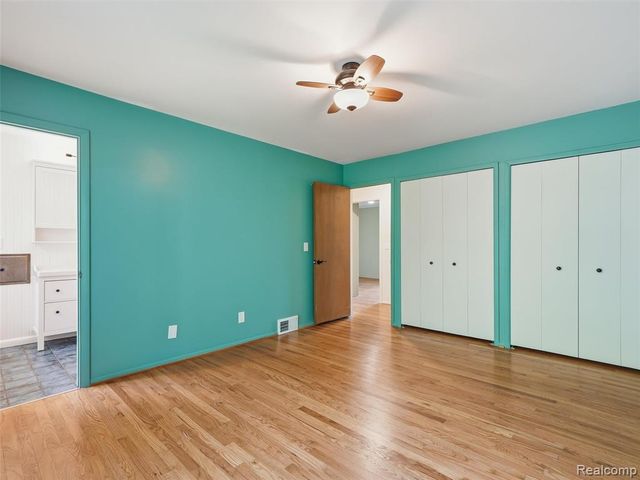 31526 Sunset Drive, Beverly Hills, MI 48025