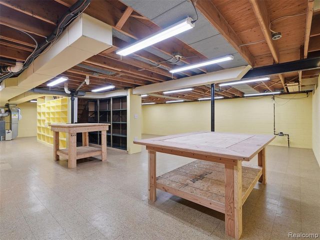 31526 Sunset Drive, Beverly Hills, MI 48025