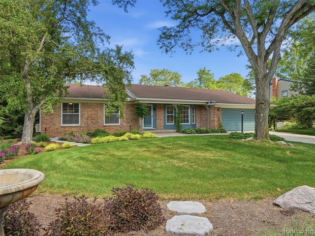 31526 Sunset Drive, Beverly Hills, MI 48025