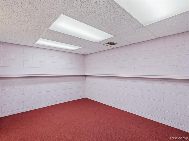 31526 Sunset Drive, Beverly Hills, MI 48025