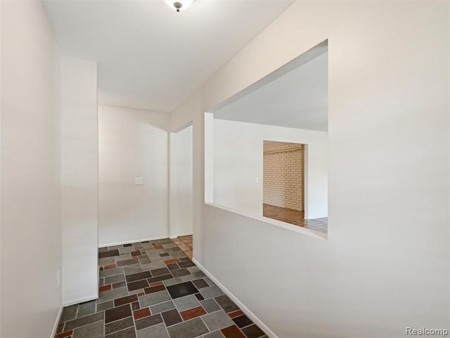 31526 Sunset Drive, Beverly Hills, MI 48025