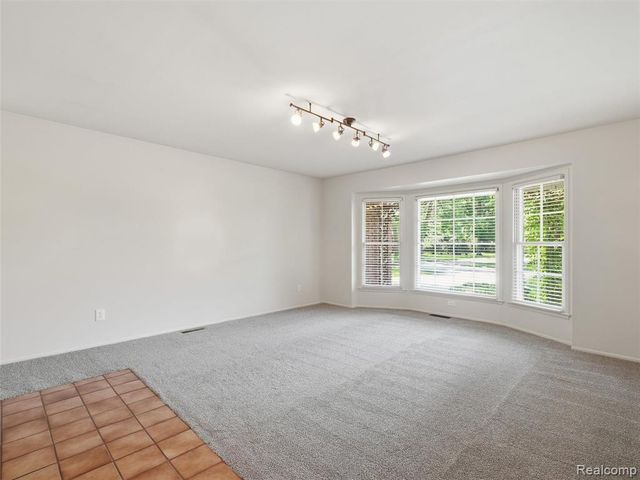 31526 Sunset Drive, Beverly Hills, MI 48025
