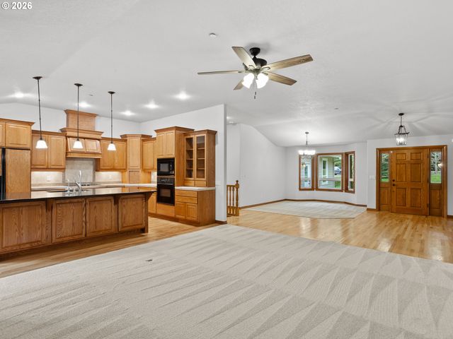 18707 Ne 229TH Ct, Brush Prairie, WA 98606