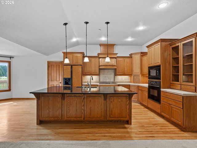 18707 Ne 229TH Ct, Brush Prairie, WA 98606