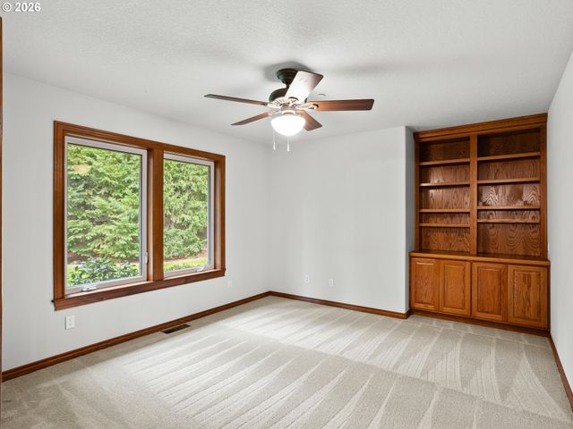 18707 Ne 229TH Ct, Brush Prairie, WA 98606