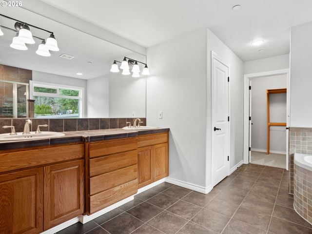 18707 Ne 229TH Ct, Brush Prairie, WA 98606