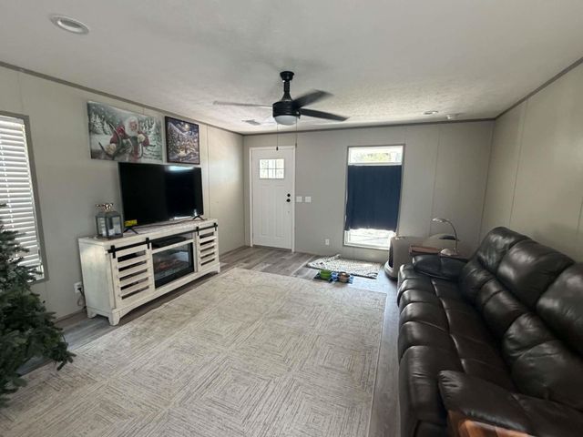 1151 Lakeside Drive, Huntsville, TX 77320