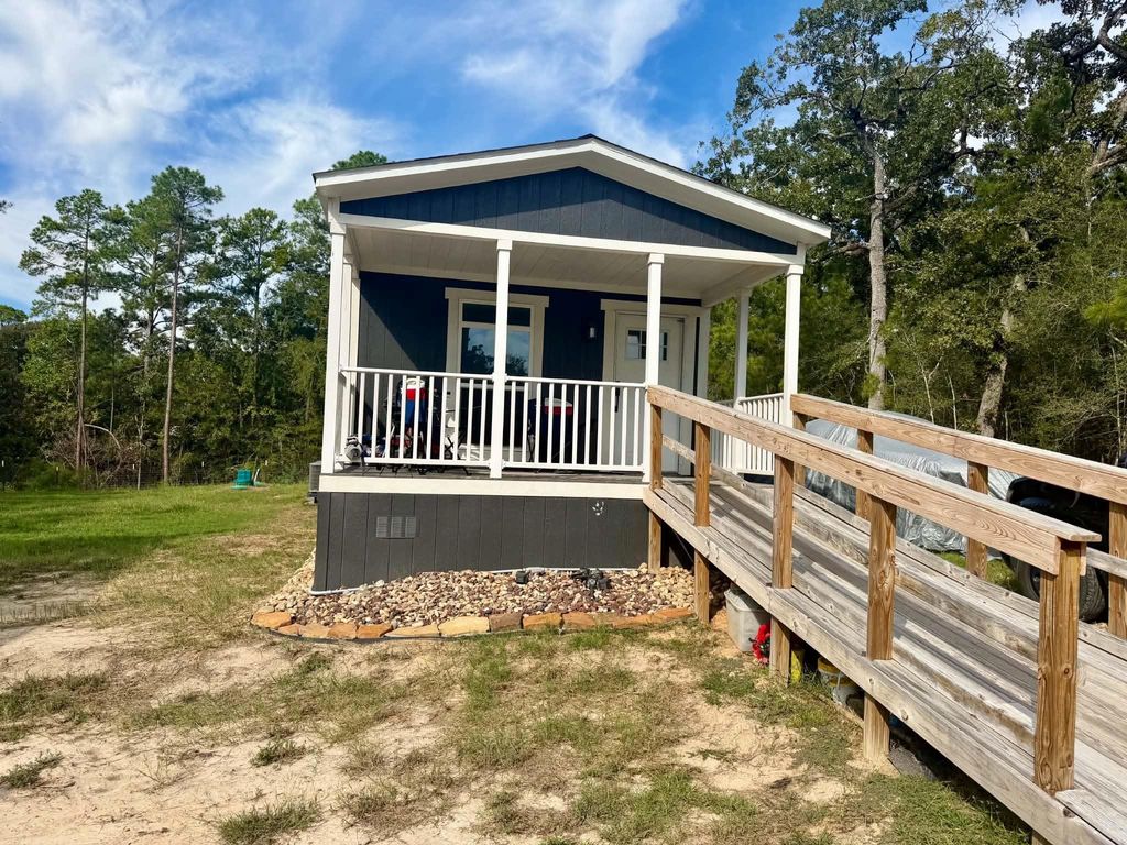 1151 Lakeside Drive, Huntsville, TX 77320