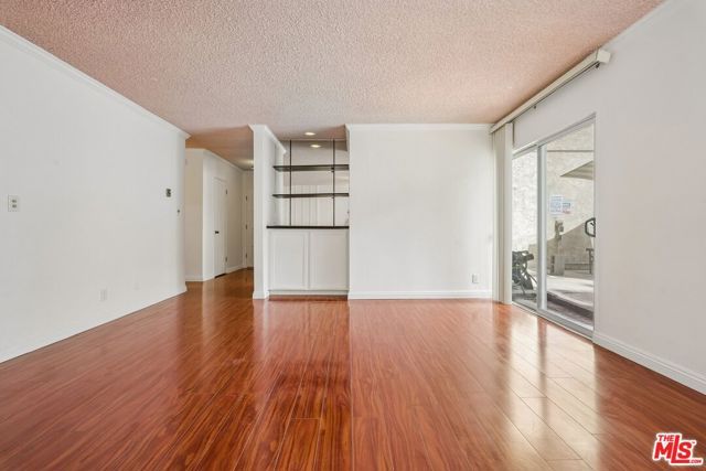 530 S Barrington Avenue 110, Los Angeles, CA 90049