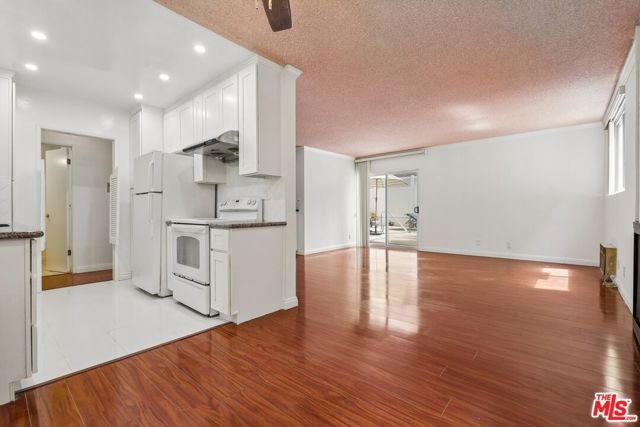530 S Barrington Avenue 110, Los Angeles, CA 90049