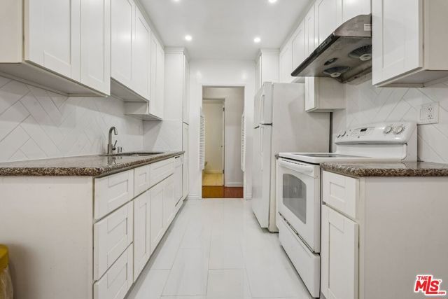 530 S Barrington Avenue 110, Los Angeles, CA 90049