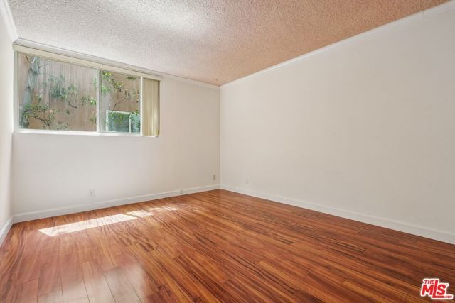530 S Barrington Avenue 110, Los Angeles, CA 90049