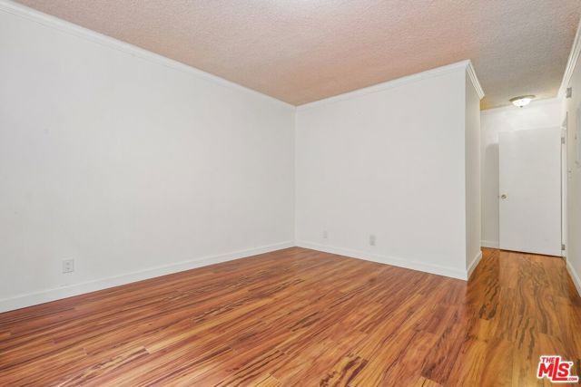 530 S Barrington Avenue 110, Los Angeles, CA 90049