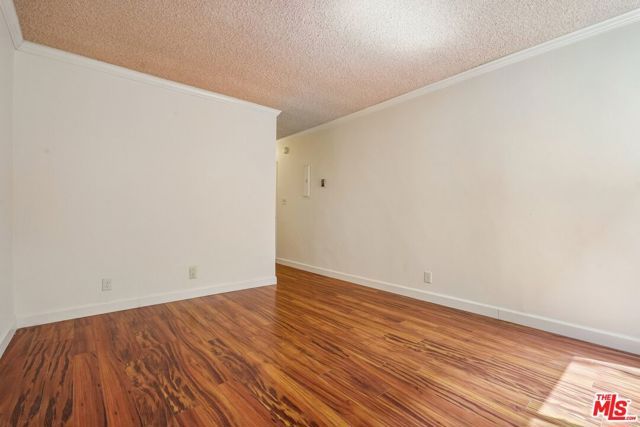 530 S Barrington Avenue 110, Los Angeles, CA 90049