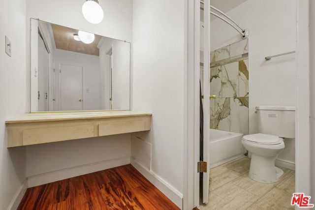 530 S Barrington Avenue 110, Los Angeles, CA 90049