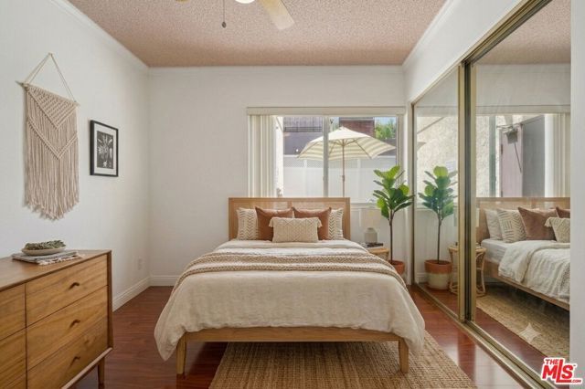 530 S Barrington Avenue 110, Los Angeles, CA 90049