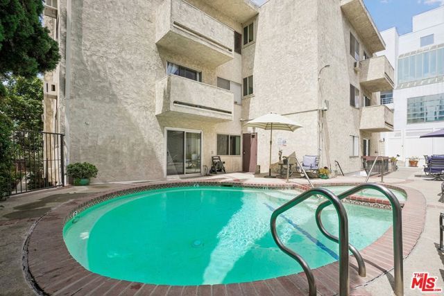 530 S Barrington Avenue 110, Los Angeles, CA 90049