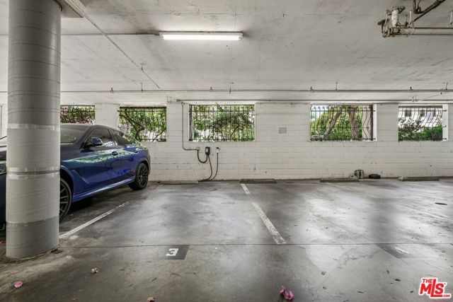 530 S Barrington Avenue 110, Los Angeles, CA 90049