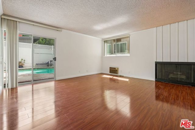 530 S Barrington Avenue 110, Los Angeles, CA 90049