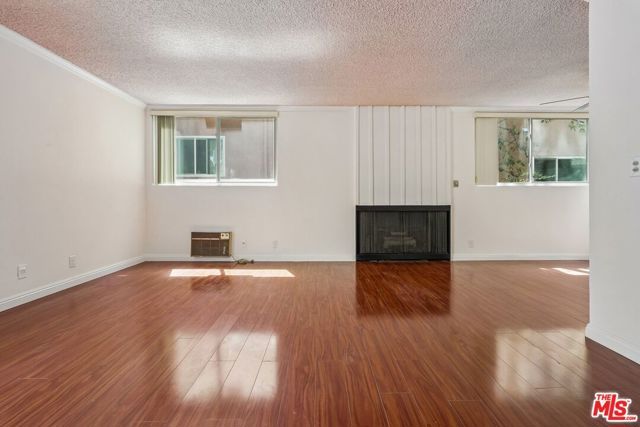 530 S Barrington Avenue 110, Los Angeles, CA 90049
