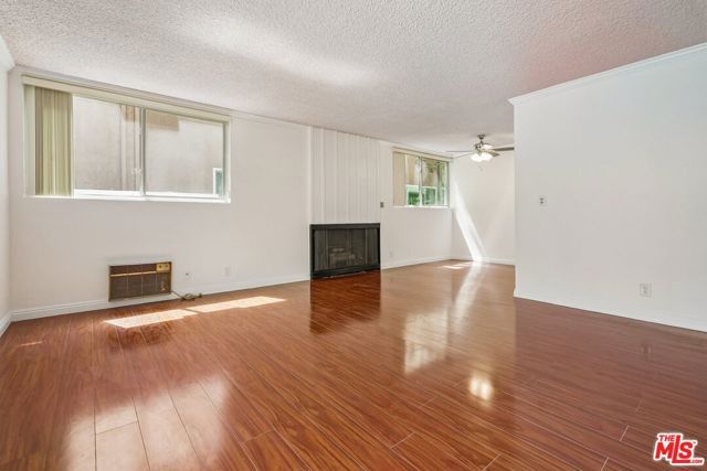 530 S Barrington Avenue 110, Los Angeles, CA 90049