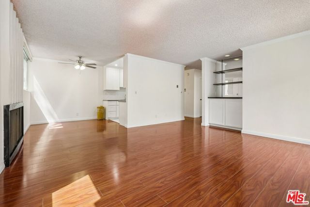 530 S Barrington Avenue 110, Los Angeles, CA 90049