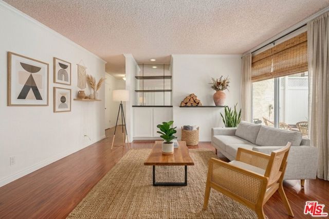 530 S Barrington Avenue 110, Los Angeles, CA 90049