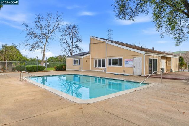 1195 Kenwal Rd B, Concord, CA 94521