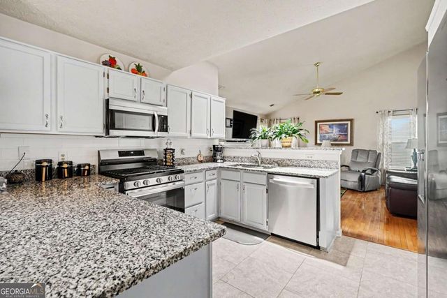 1975 Wynhurst Crossing, Stone Mountain, GA 30088