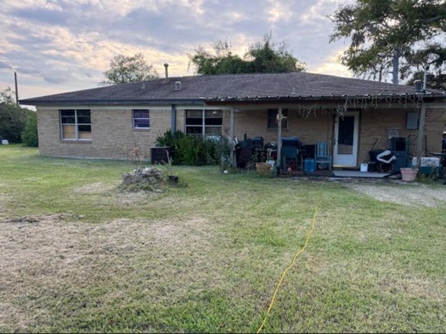 308 Edgewater Street, Richwood, TX 77531