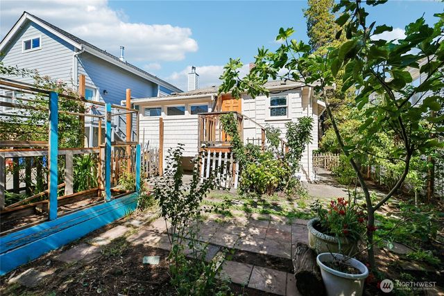 4055 Latona Avenue NE, Seattle, WA 98105