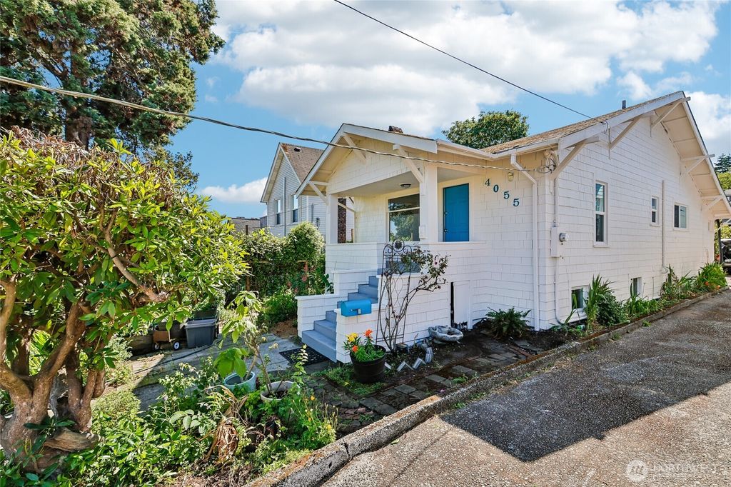 4055 Latona Avenue NE, Seattle, WA 98105