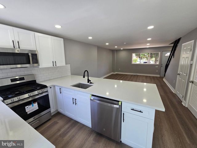 1426 DONDILL PL, Philadelphia, PA 19122