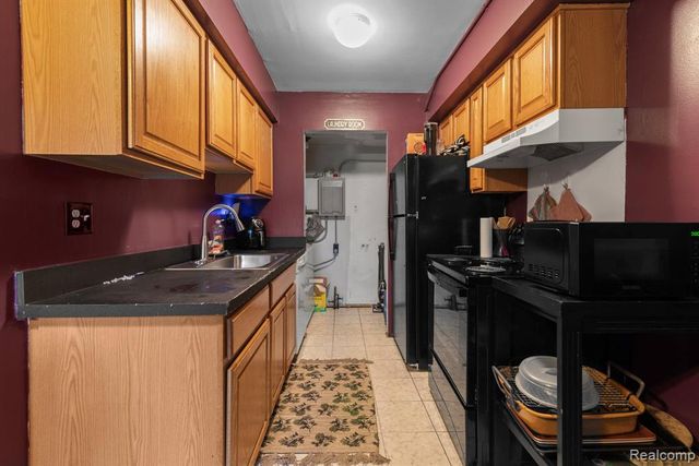 25794 Cambridge Court, Roseville, MI 48066