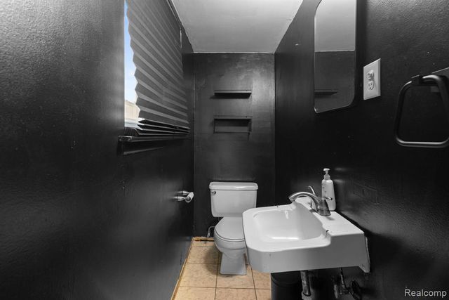25794 Cambridge Court, Roseville, MI 48066