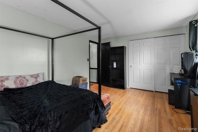 25794 Cambridge Court, Roseville, MI 48066