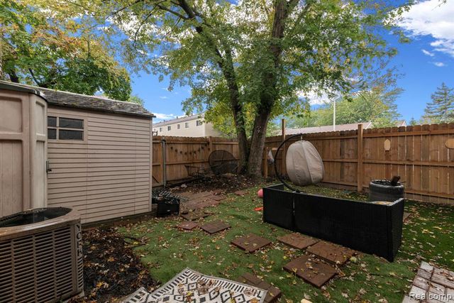 25794 Cambridge Court, Roseville, MI 48066