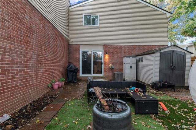 25794 Cambridge Court, Roseville, MI 48066