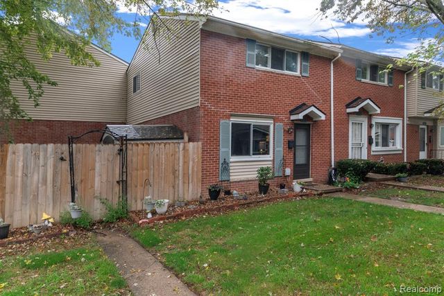 25794 Cambridge Court, Roseville, MI 48066