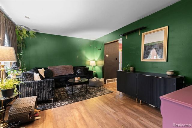 25794 Cambridge Court, Roseville, MI 48066