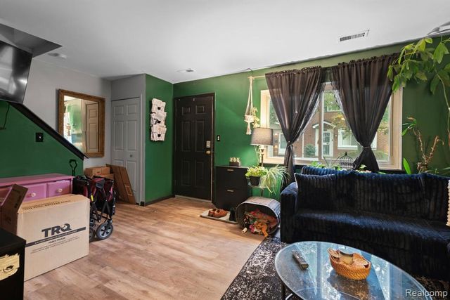 25794 Cambridge Court, Roseville, MI 48066