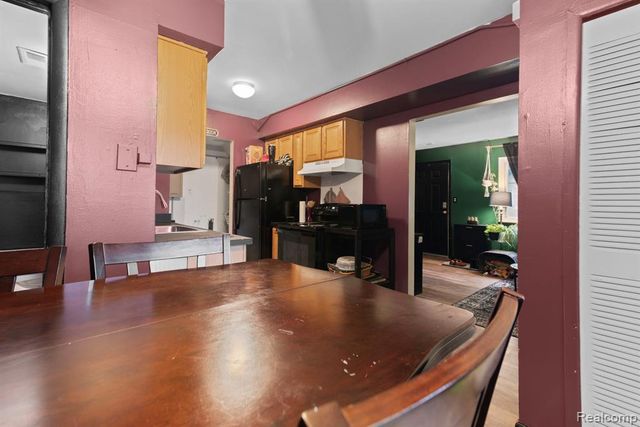 25794 Cambridge Court, Roseville, MI 48066