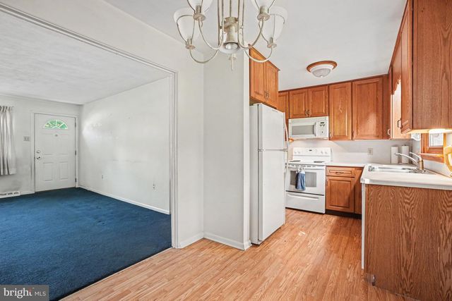 1141 FAIRMONT DR, Harrisburg, PA 17112