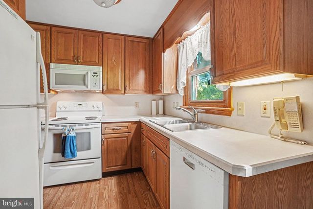 1141 FAIRMONT DR, Harrisburg, PA 17112