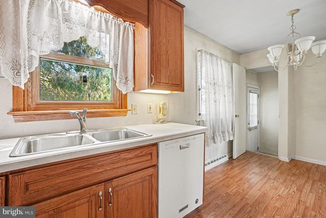1141 FAIRMONT DR, Harrisburg, PA 17112